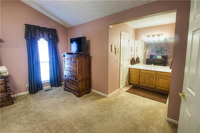 2nd image of 1005 Esturbridge Ct