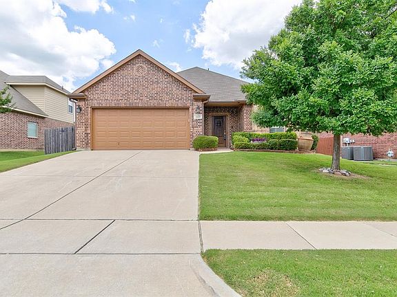 2nd image of 1112 Hidden Lake Dr