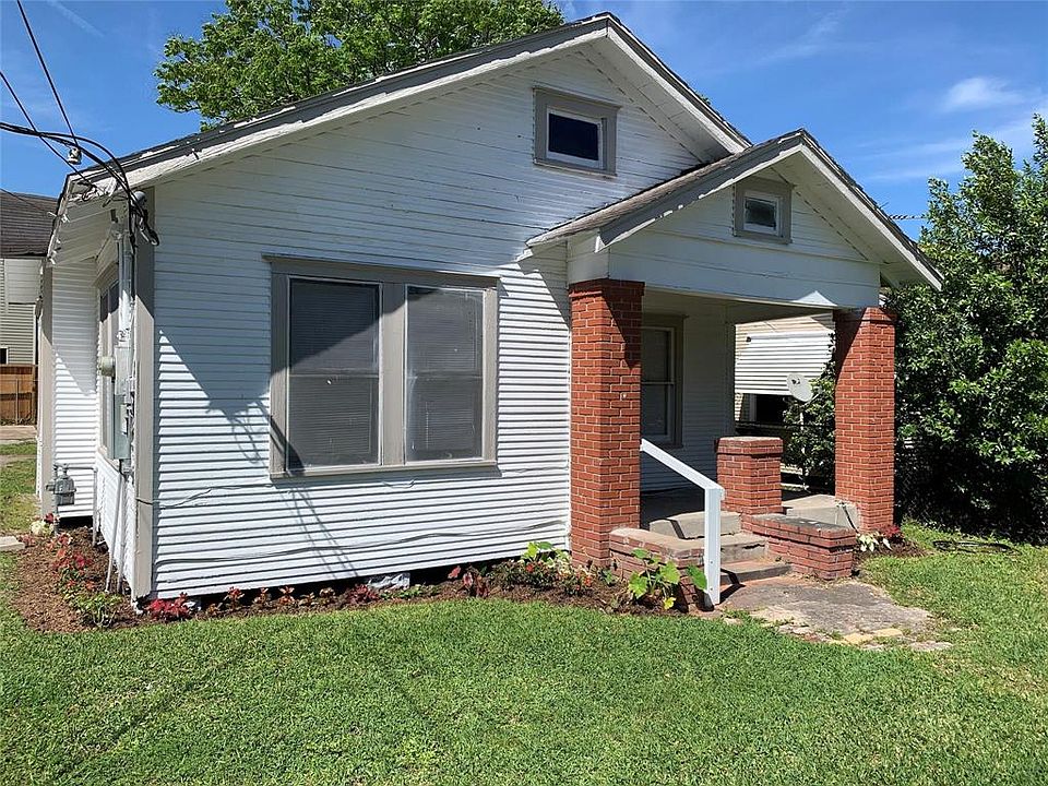 1st image of 209 E 31st 1/2 St