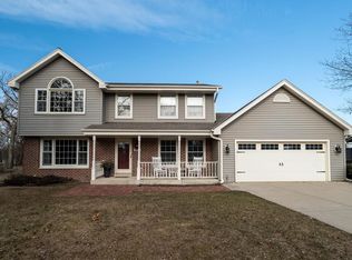 8850 West Lake Pointe CIRCLE, Franklin, WI 53132