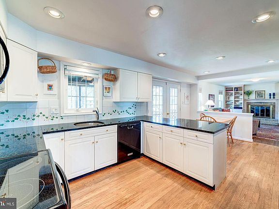 3rd image of 5611 Bakersville Ln