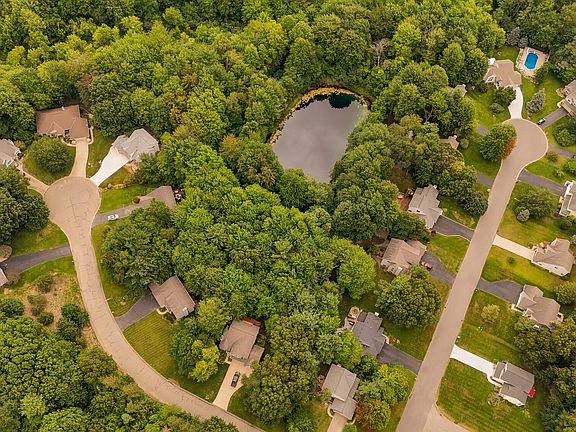 4th image of 155 Summer Wind Ct