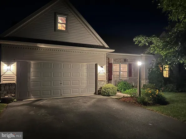 99 Copper Beech Ln, Womelsdorf, PA 19567