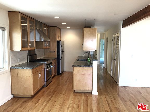 4th image of 816 Pacific Ave #2