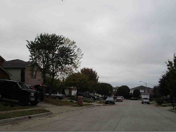 Exterior Neighborhood (street photo)