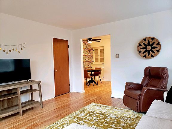 4th image of 2948 Wardall Ave #4