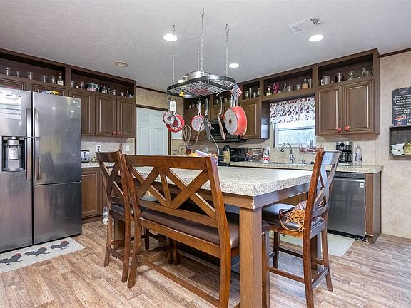 3rd image of 720 Lathem Blvd