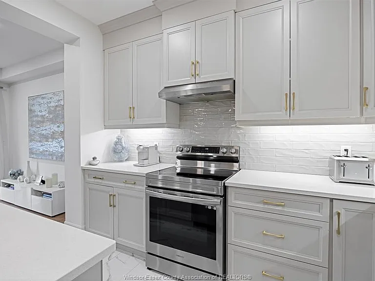 116 Peters St — Photo 10