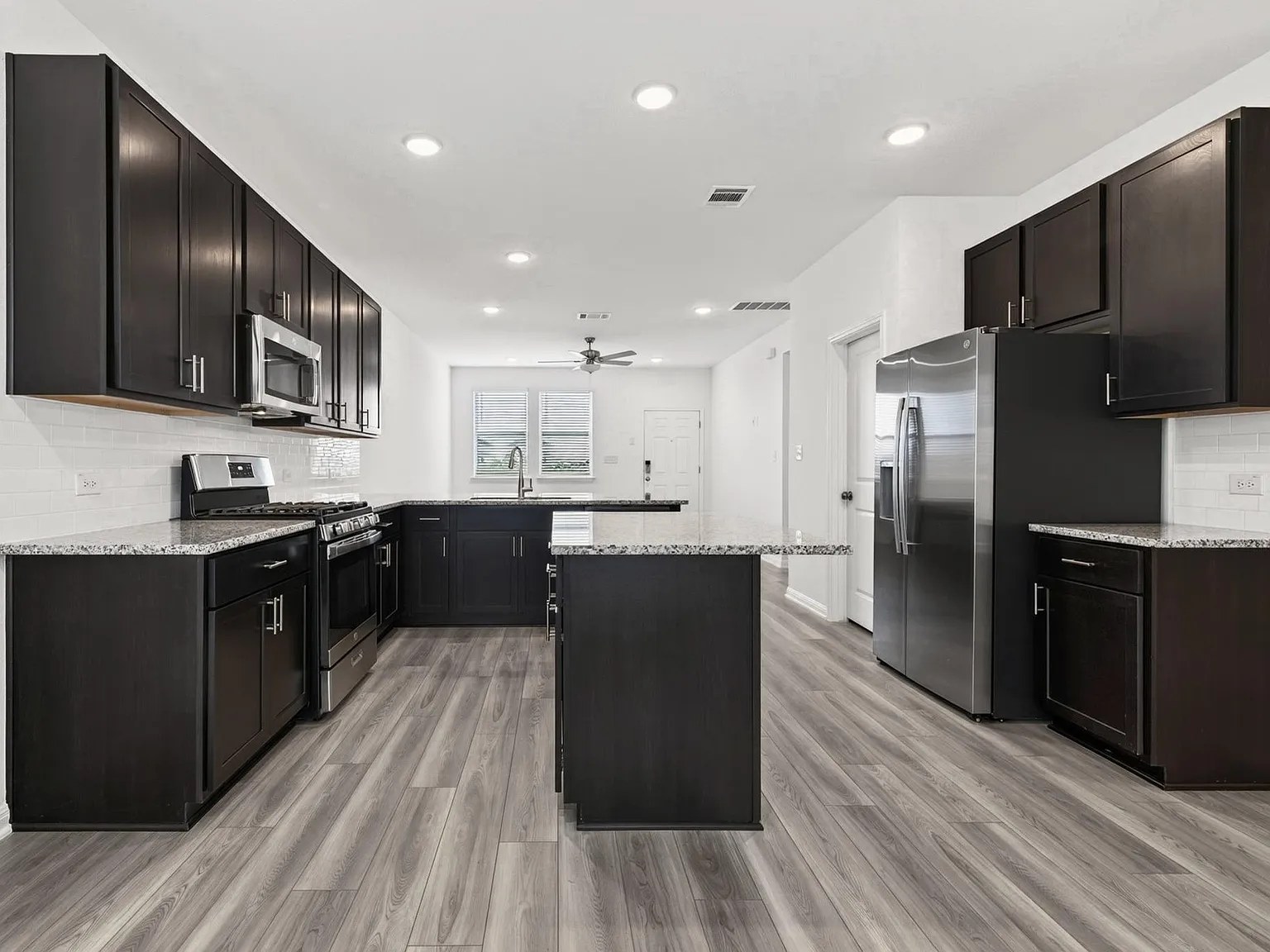 3 bed, 2.5 bath, 1654 sqft, $2,000 — Photo 3