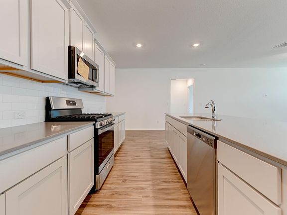 5th image of 409 Escondido Cir