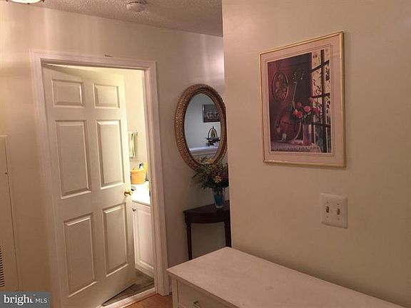 4th image of 10018 Vanderbilt Cir APT 4-12