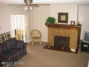 Living Room/Fireplace