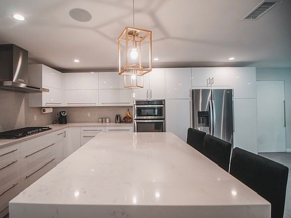 5th image of 23721 Archwood St