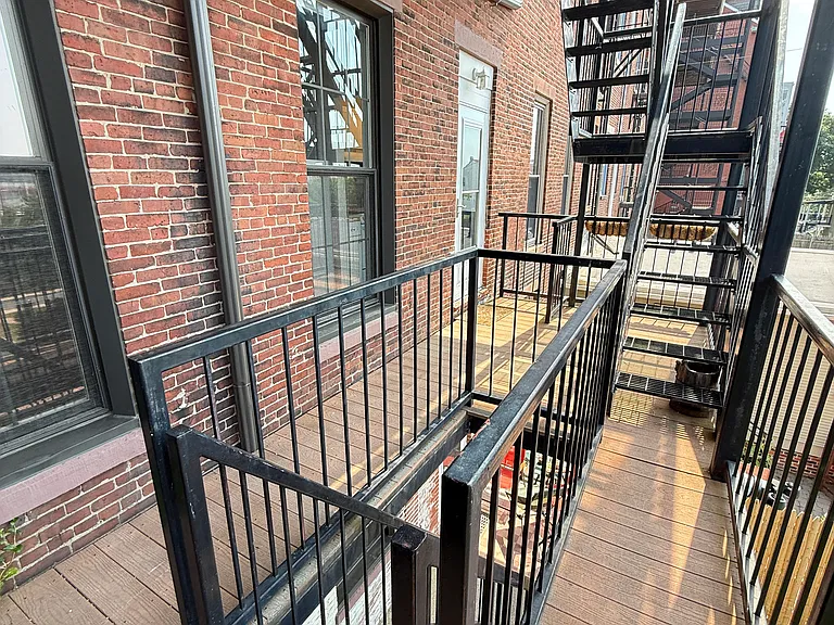187 Webster St #2 — Photo 18