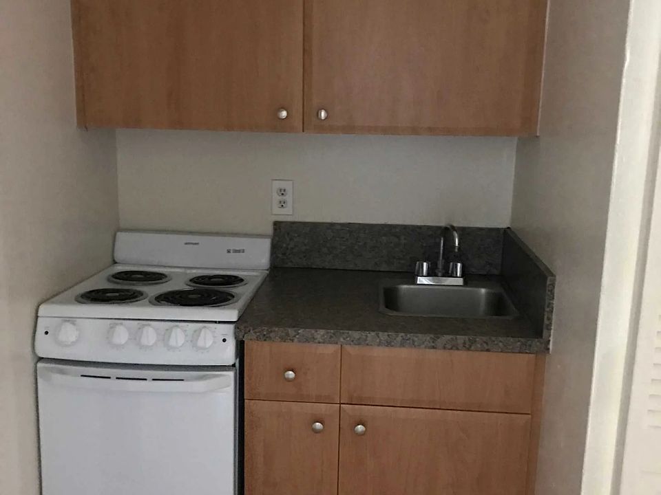Studio kitchenette