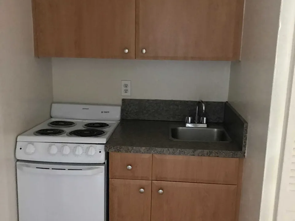 Studio kitchenette