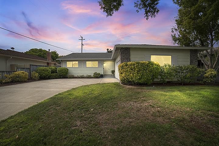 1st image of 868 Gladiola Dr