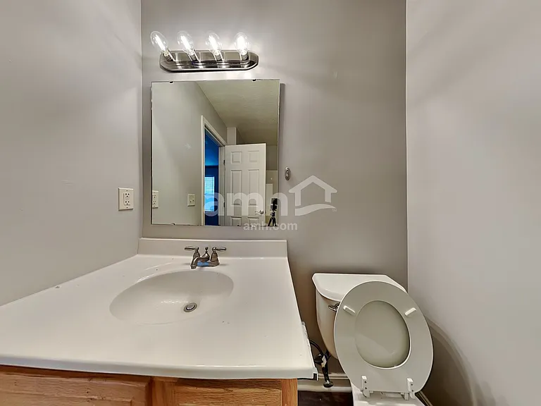 212 Lights Pointe Ct — Photo 9