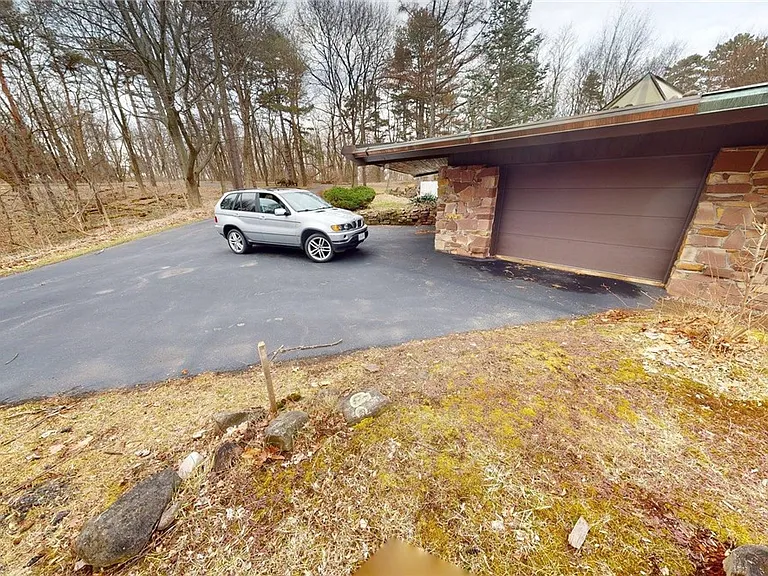 200 Steele Rd — Photo 2