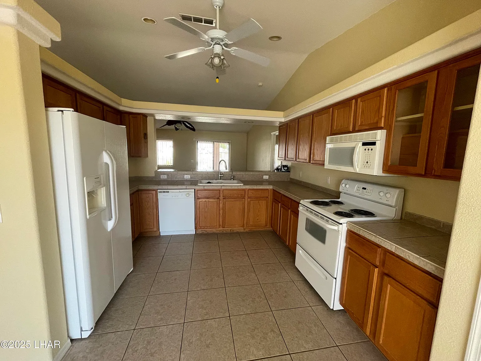 3 bed, 2.0 bath, 1421 sqft, $2,000 — Photo 3