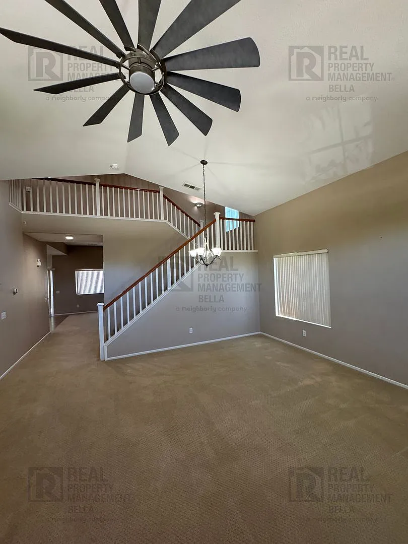 Spacious 4-Bedroom Menlo Estates Home in a Cul De Sac| Downstairs Bedroom & Full Bath | RV/Boat P... — Photo 3