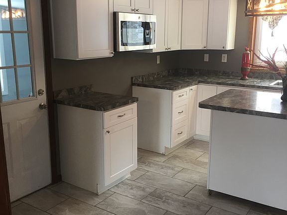 2nd image of 2842 Roswell Pkwy