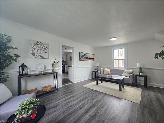4th image of 1232 Stewart St