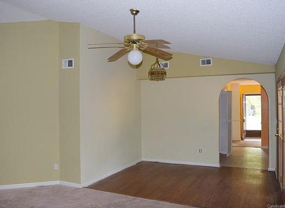 4th image of 6409 Woodthrush Dr
