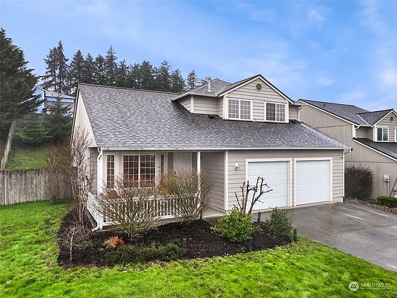 2nd image of 1013 Nepean Drive SE