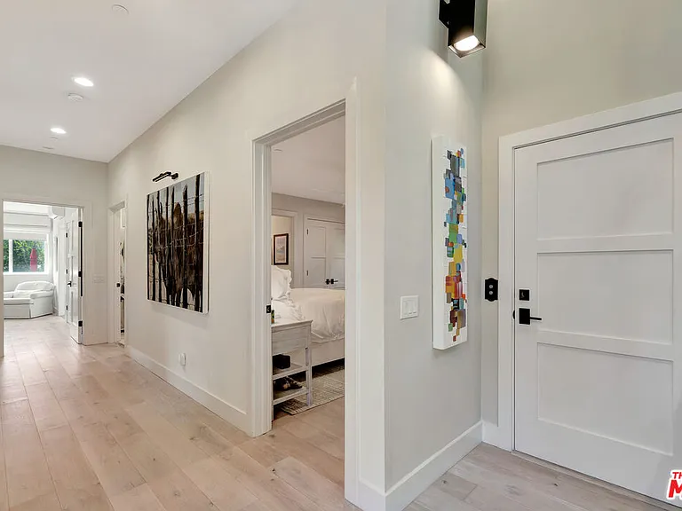 3859 Rambla Pacifico — Photo 8