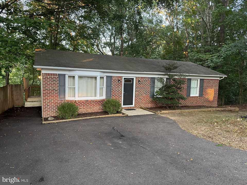 1st image of 9506 Oakridge Ct