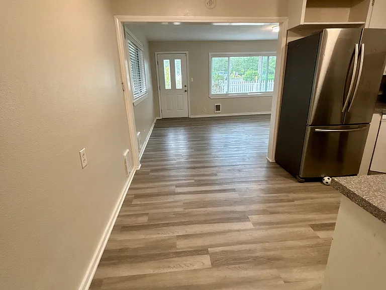 815 Edmonds Ave NE — Photo 8