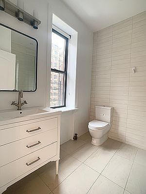 3rd image of 101 E 75th St APT 5W