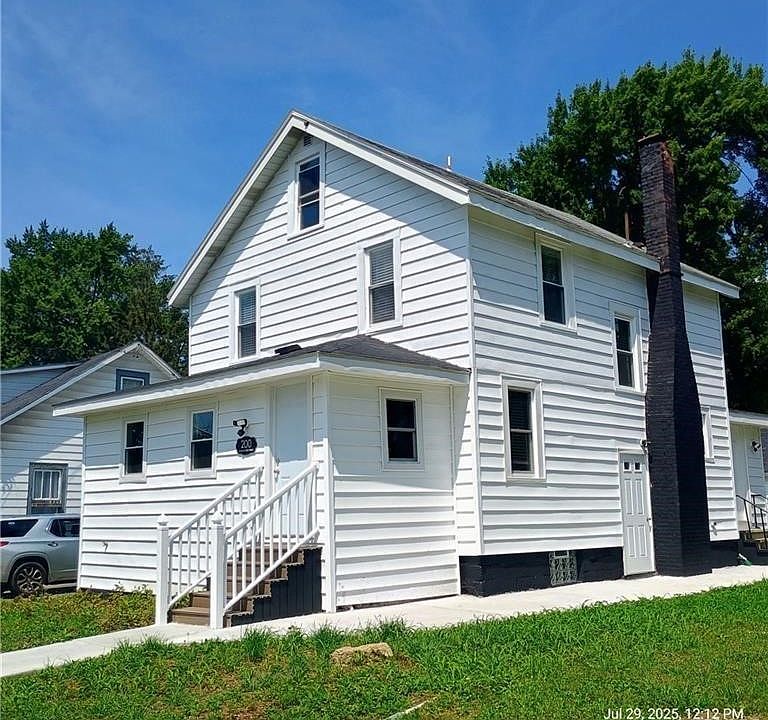1st image of 200 Garden City Dr