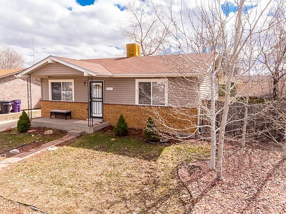 Beautiful aspens out front!