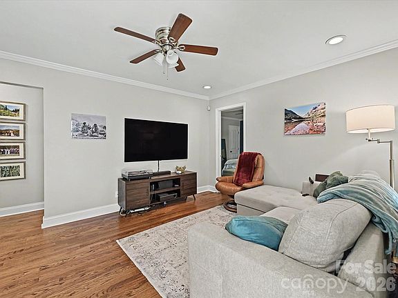 3rd image of 115 N Gardner Ave