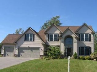 1029 Castle Bridge Xing, Webster, NY 14580