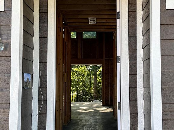 5th image of 2 Magnolia Ridge