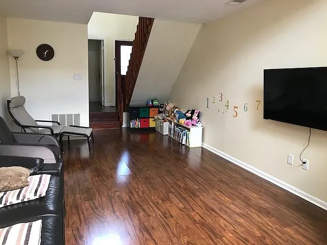 2 bed, 2.5 bath, 1460 sqft, $3,300 — Photo 2
