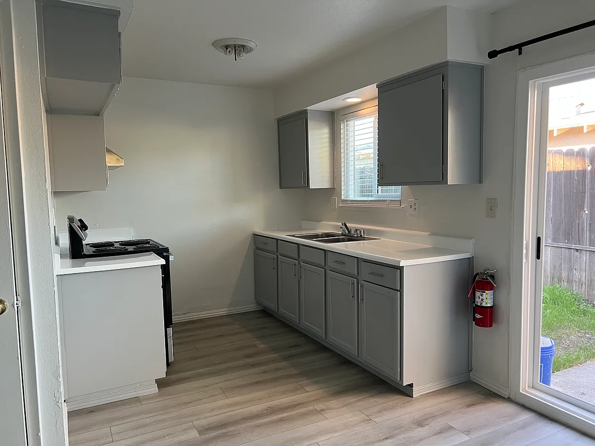 Building Photo - 735 Astor Dr #737