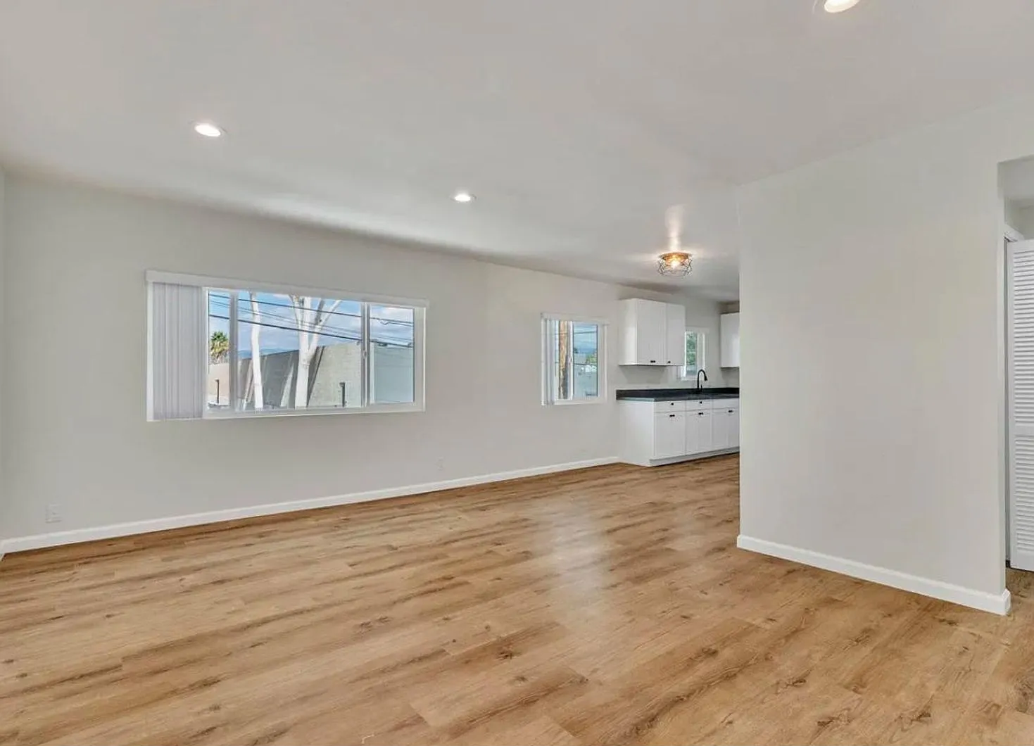 11720 Hamlin Street — Photo 3