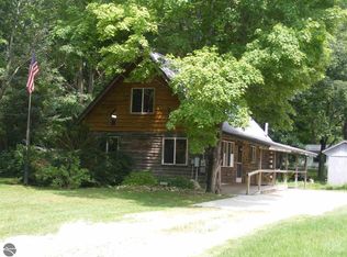 2863 Pleasant Lake Shore Dr, Cadillac, MI 49601