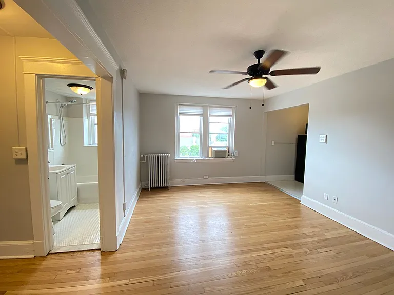 100 Howe Street — Photo 139