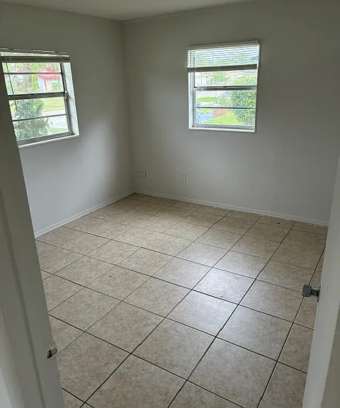 2730 Seneca Ave #2730 — Photo 9