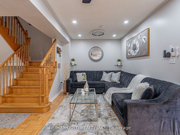 3rd image of 7 Sand Cherry Cres