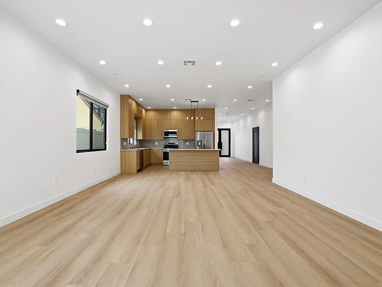 7941 Rhodes Ave — Photo 3