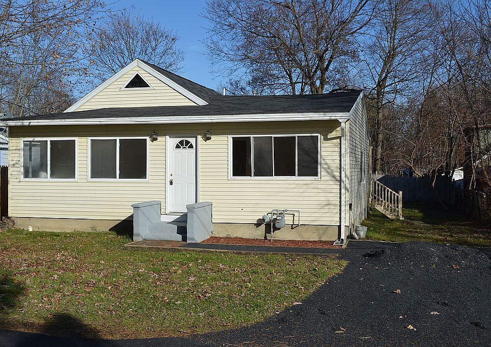 1st image of 327 Richfield St