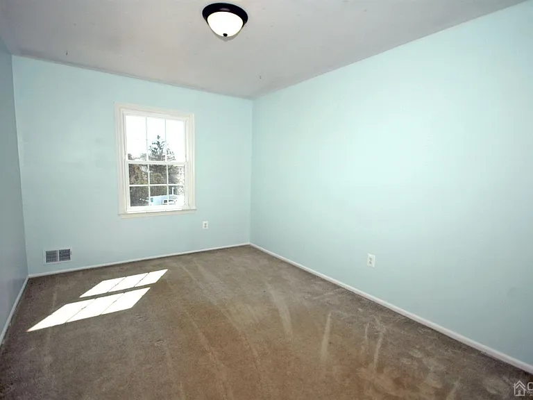 48 Astor Ct — Photo 17