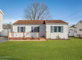 33 Louis Ave, Patchogue, NY 11772