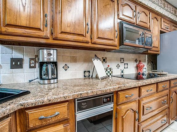 4th image of 1212 Rainbow Cir